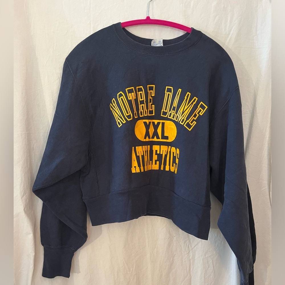 Cropped vintage Notre Dame sweatshirt Urban Outfitters vintage shop